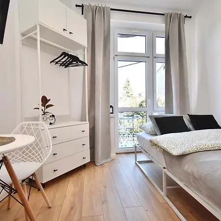 Apartament Dekerta *